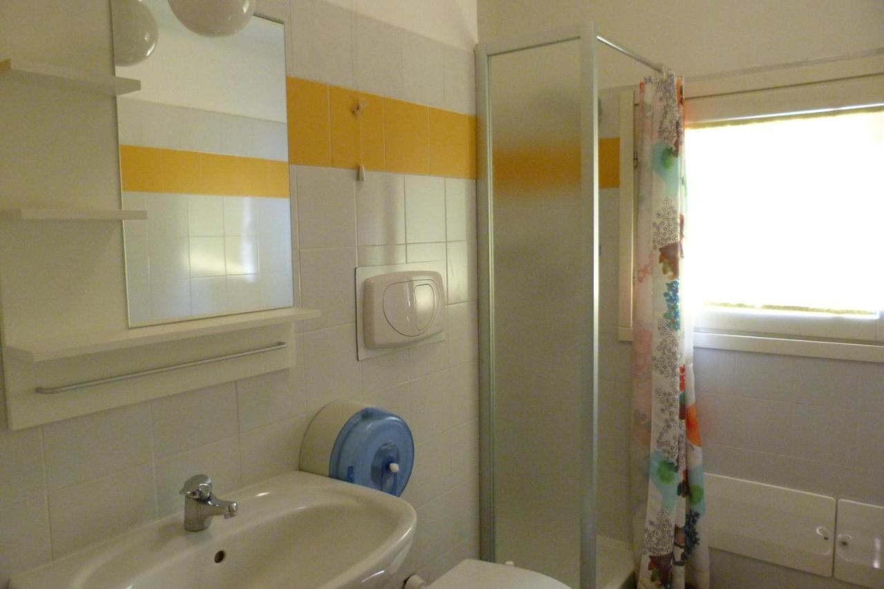 Posto Letto in Dormitorio Maschile per 6 Persone
